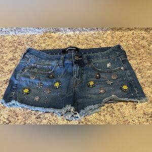 Express shortie jean shorts relaxed, low rise size 4